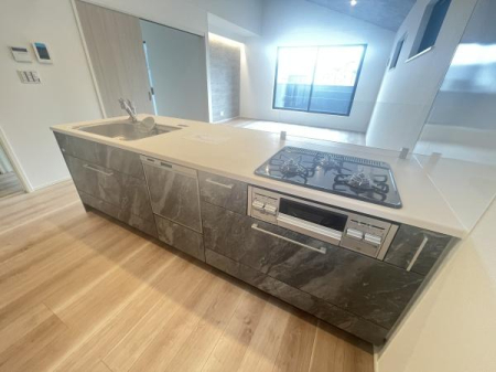 �_�ސ쌧������s����1���ڂ̐V�z��ˌ��ẴL�b�`��