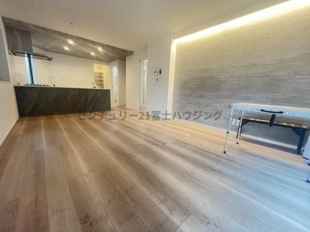 �_�ސ쌧������s����1���ڂ̐V�z��ˌ��Ẵ��r���O