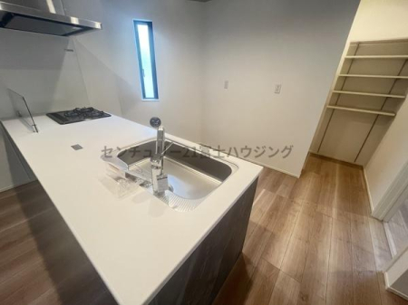 �_�ސ쌧������s����1���ڂ̐V�z��ˌ��ẴL�b�`��