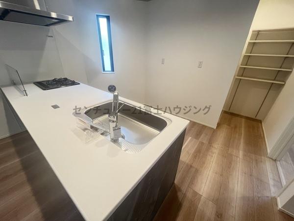 �_�ސ쌧������s����1���ڂ̐V�z��ˌ��ẴL�b�`��