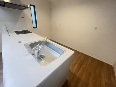 �_�ސ쌧������s����1���ڂ̐V�z��ˌ��ẴL�b�`��