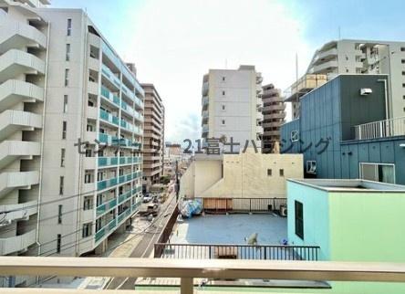 �_�ސ쌧����s����̒��Ã}���V�����̏Z�˂���̒��]�ʐ^