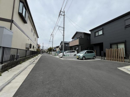 �_�ސ쌧������s���a�c1���ڂ̐V�z��ˌ��Ă̑O�ʓ��H�܂ތ��n�ʐ^