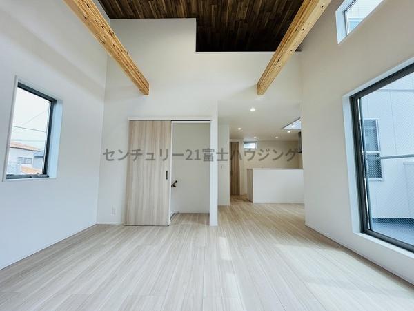 �_�ސ쌧������s���a�c1���ڂ̐V�z��ˌ��Ẵ��r���O