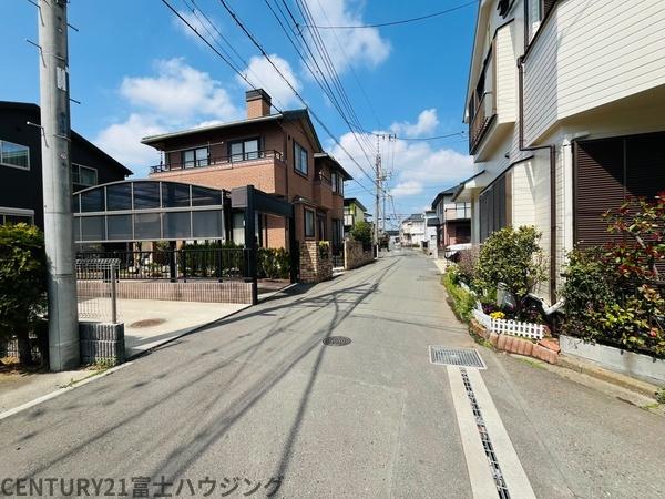 �_�ސ쌧����s������ 309-17�̒��È�ˌ��Ă̑O�ʓ��H�܂ތ��n�ʐ^