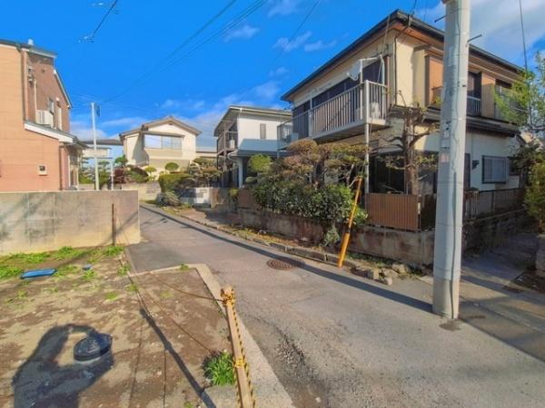 �_�ސ쌧����s�ғ�6���ڂ̓y�n�̑O�ʓ��H�܂ތ��n�ʐ^