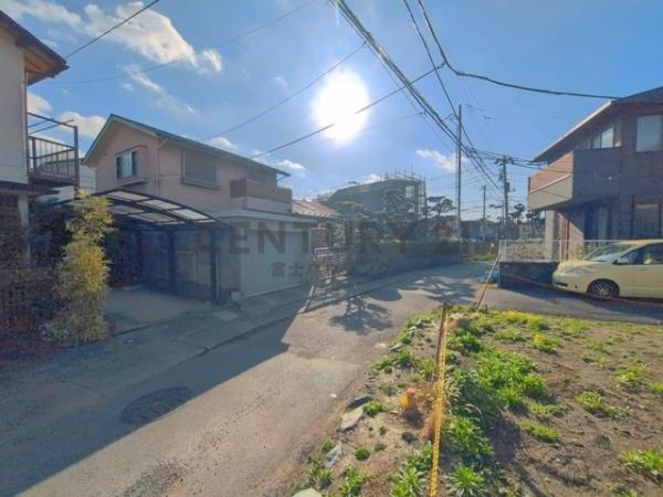 �_�ސ쌧����s�ғ�6���ڂ̓y�n�̑O�ʓ��H�܂ތ��n�ʐ^