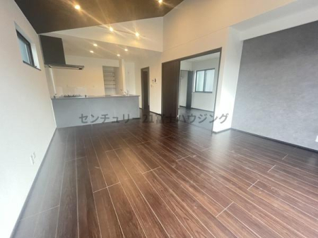 �_�ސ쌧������s����1���ڂ̐V�z��ˌ��Ẵ��r���O