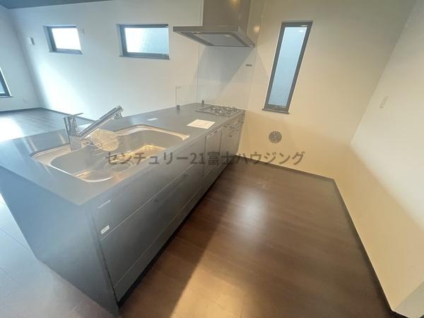 �_�ސ쌧������s����1���ڂ̐V�z��ˌ��ẴL�b�`��