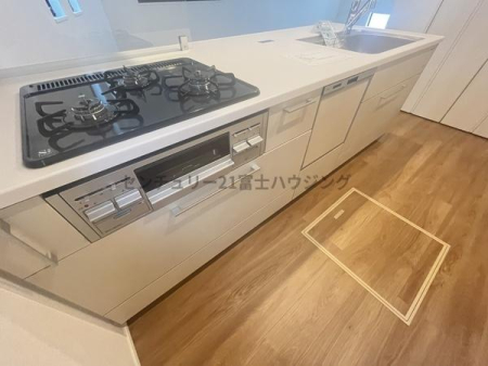 �_�ސ쌧������s����1���ڂ̐V�z��ˌ��ẴL�b�`��