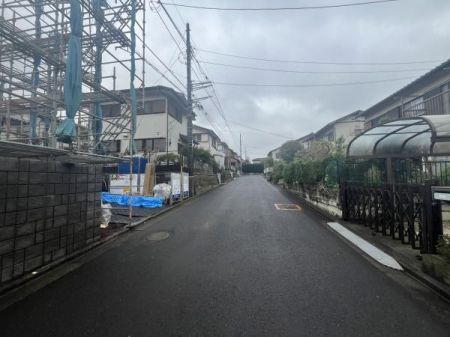 �_�ސ쌧������s��̐V�z��ˌ��Ă̑O�ʓ��H�܂ތ��n�ʐ^