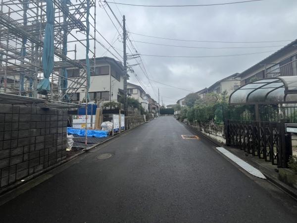 �_�ސ쌧������s��̐V�z��ˌ��Ă̑O�ʓ��H�܂ތ��n�ʐ^