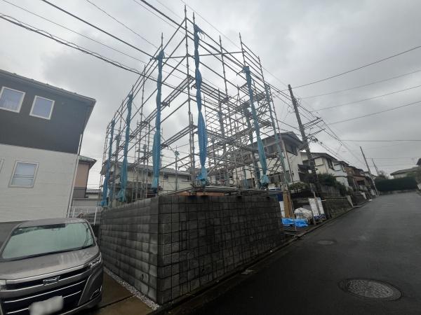 �_�ސ쌧������s��̐V�z��ˌ��Ă̑O�ʓ��H�܂ތ��n�ʐ^