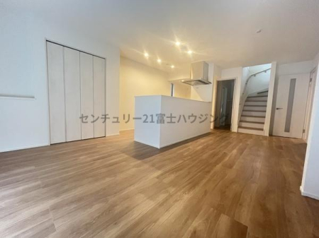 �_�ސ쌧������s����1���ڂ̐V�z��ˌ��Ẵ��r���O