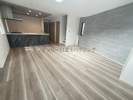 �_�ސ쌧������s����1���ڂ̐V�z��ˌ��Ẵ��r���O