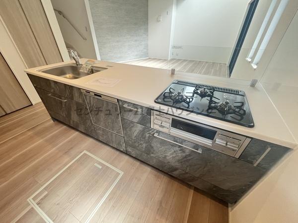 �_�ސ쌧������s����1���ڂ̐V�z��ˌ��ẴL�b�`��