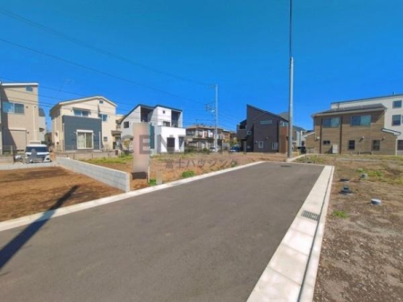 �_�ސ쌧����s���q�̓y�n�̑O�ʓ��H�܂ތ��n�ʐ^