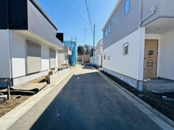 �_�ސ쌧����s���q�̐V�z��ˌ��Ă̑O�ʓ��H�܂ތ��n�ʐ^