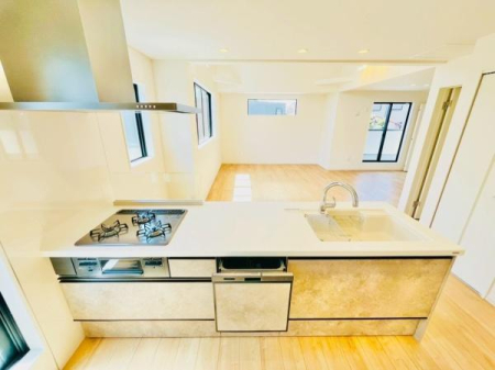 �_�ސ쌧����s�H��5���ڂ̐V�z��ˌ��ẴL�b�`��