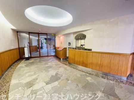 �_�ސ쌧����s���1���ڂ̒��Ã}���V�����̃G���g�����X