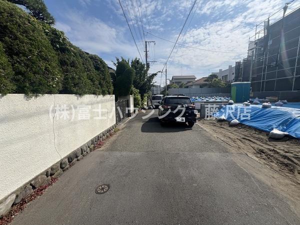 �_�ސ쌧����s�ғ�������1���ڂ̐V�z��ˌ��Ă̑O�ʓ��H�܂ތ��n�ʐ^