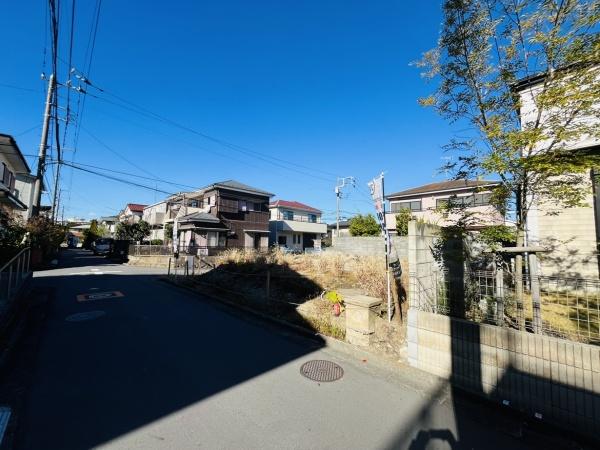 �_�ސ쌧���q�s���z�̓y�n�̑O�ʓ��H�܂ތ��n�ʐ^