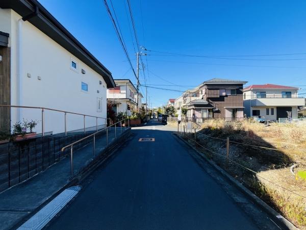 �_�ސ쌧���q�s���z�̓y�n�̑O�ʓ��H�܂ތ��n�ʐ^