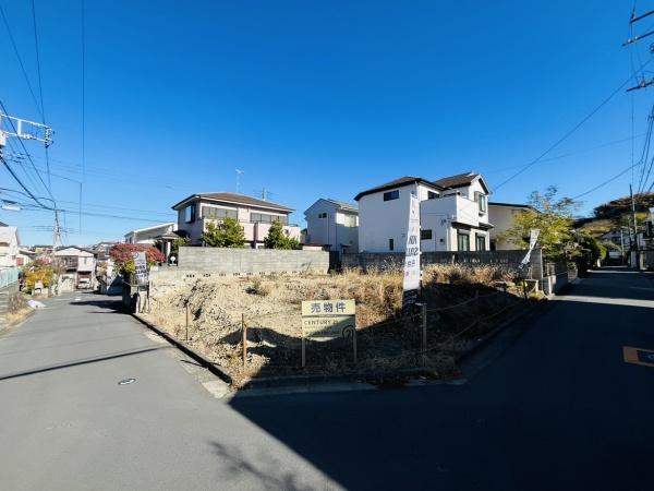 �_�ސ쌧���q�s���z�̓y�n�̑O�ʓ��H�܂ތ��n�ʐ^