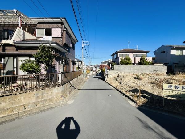 �_�ސ쌧���q�s���z�̓y�n�̑O�ʓ��H�܂ތ��n�ʐ^