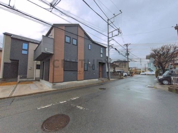 �_�ސ쌧������s���h�̐V�z��ˌ��Ă̑O�ʓ��H�܂ތ��n�ʐ^