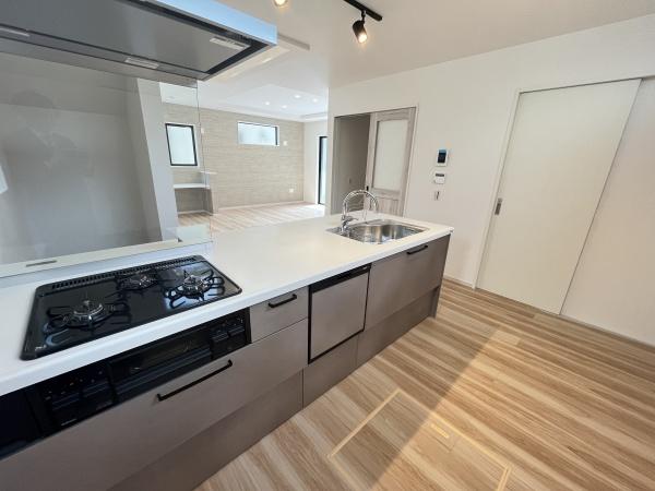 �_�ސ쌧������s���C�ݓ�4���ڂ̐V�z��ˌ��ẴL�b�`��