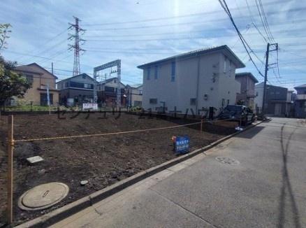 �_�ސ쌧����s����̓y�n�̑O�ʓ��H�܂ތ��n�ʐ^