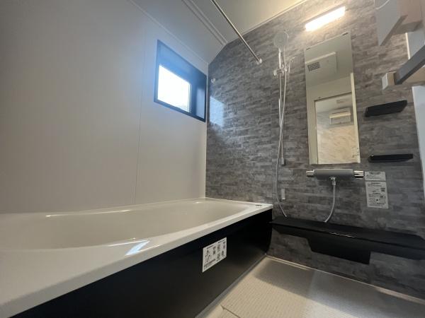 �_�ސ쌧������s������̐V�z��ˌ��Ă̗���