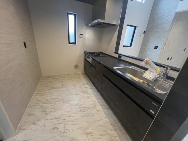 �_�ސ쌧������s������̐V�z��ˌ��ẴL�b�`��