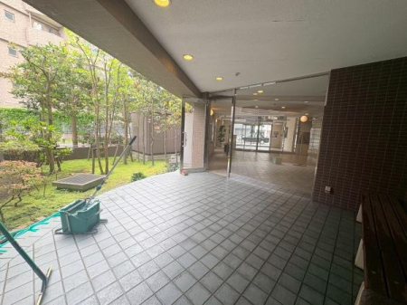 �_�ސ쌧������s�΂��l�̒��Ã}���V�����̃G���g�����X