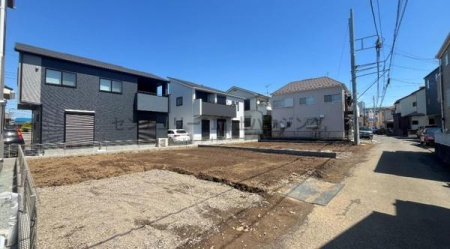 �_�ސ쌧������s�����̐V�z��ˌ��Ă̑O�ʓ��H�܂ތ��n�ʐ^