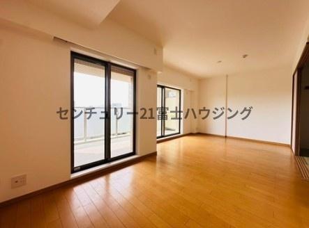 �_�ސ쌧����s�얼�̒��Ã}���V�����̃��r���O