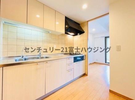 �_�ސ쌧����s�얼�̒��Ã}���V�����̃L�b�`��