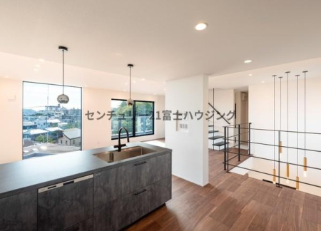 �_�ސ쌧���q�s���z5���ڂ̐V�z��ˌ��ẴL�b�`��