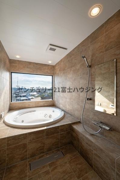 �_�ސ쌧���q�s���z5���ڂ̐V�z��ˌ��Ă̗���