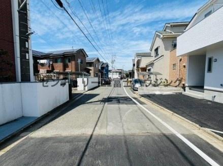 �_�ސ쌧����s�P�s��1���ڂ̐V�z��ˌ��Ă̑O�ʓ��H�܂ތ��n�ʐ^