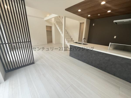 �_�ސ쌧������s��̐V�z��ˌ��Ẵ��r���O