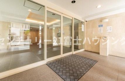 �_�ސ쌧����s���� 1052-3�̒��Ã}���V�����̃G���g�����X