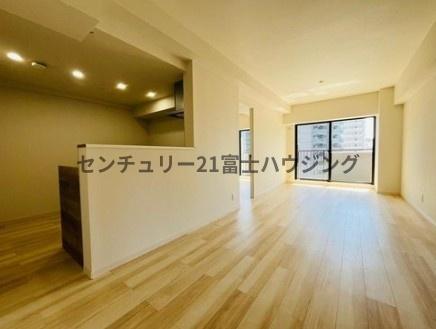 �_�ސ쌧����s���� 1052-3�̒��Ã}���V�����̃��r���O