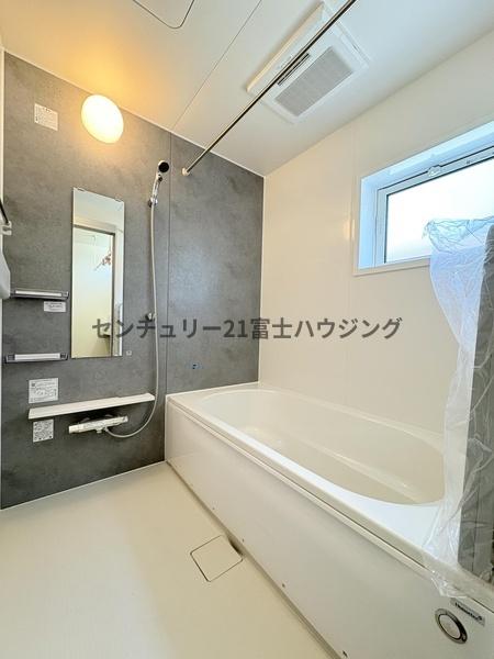 �_�ސ쌧������s��̐V�z��ˌ��Ă̗���