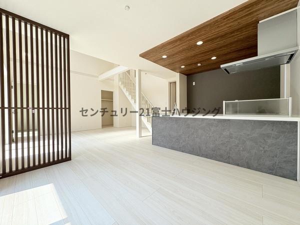 �_�ސ쌧������s��̐V�z��ˌ��Ẵ��r���O