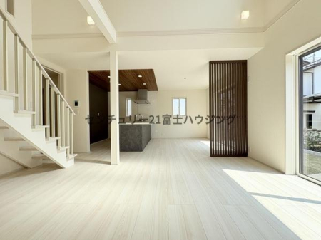 �_�ސ쌧������s��̐V�z��ˌ��Ẵ��r���O