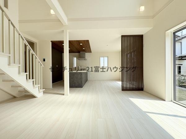 �_�ސ쌧������s��̐V�z��ˌ��Ẵ��r���O