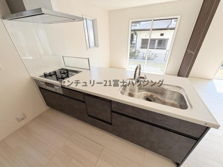 �_�ސ쌧������s��̐V�z��ˌ��ẴL�b�`��