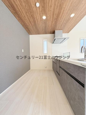 �_�ސ쌧������s��̐V�z��ˌ��ẴL�b�`��